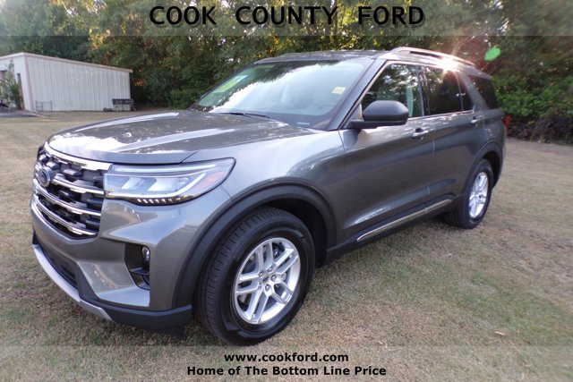 2025 Ford Explorer photo 3