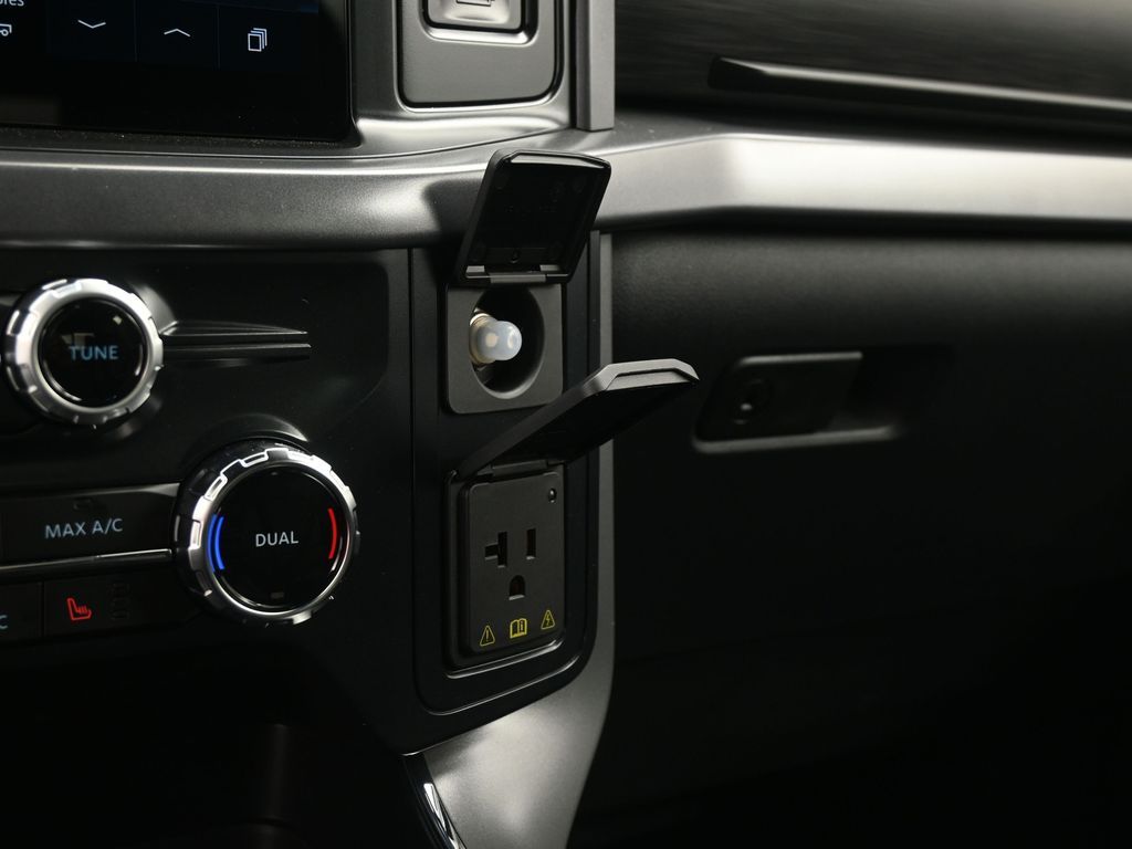 2025 Ford F-150 XLT photo 14