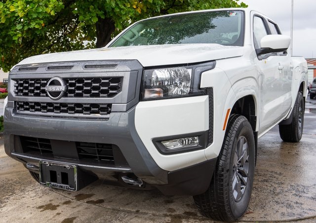 2025 Nissan Frontier SV photo 2