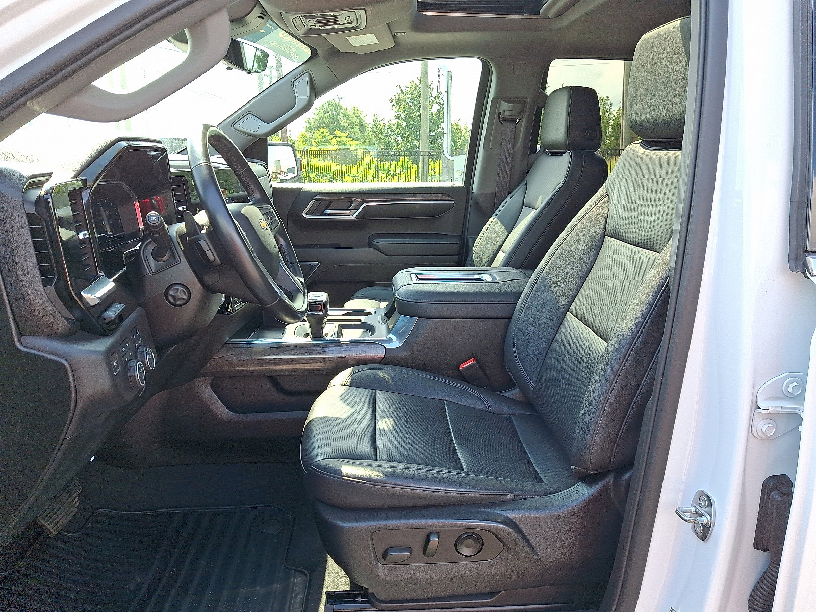 2022 Chevrolet Silverado 1500 LTZ photo 14