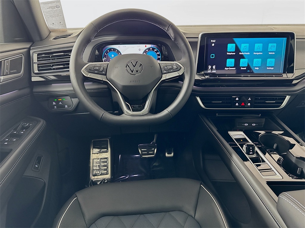 2025 Volkswagen Atlas Cross Sport SEL Premium R-Line photo 8