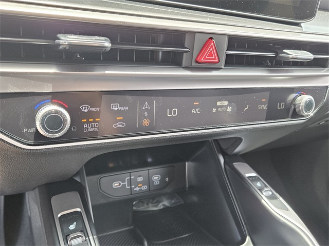 2025 Kia Sorento S photo 17