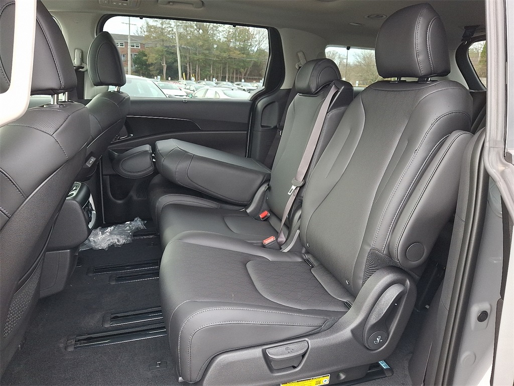 2026 Kia Carnival SX photo 4