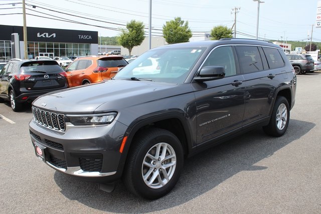 2021 Jeep Grand Cherokee Laredo photo 2