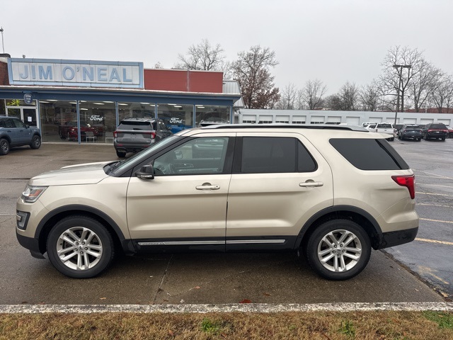 2017 Ford Explorer XLT photo 3