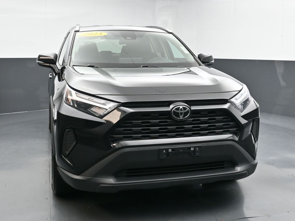 2023 Toyota RAV4 XLE photo 2