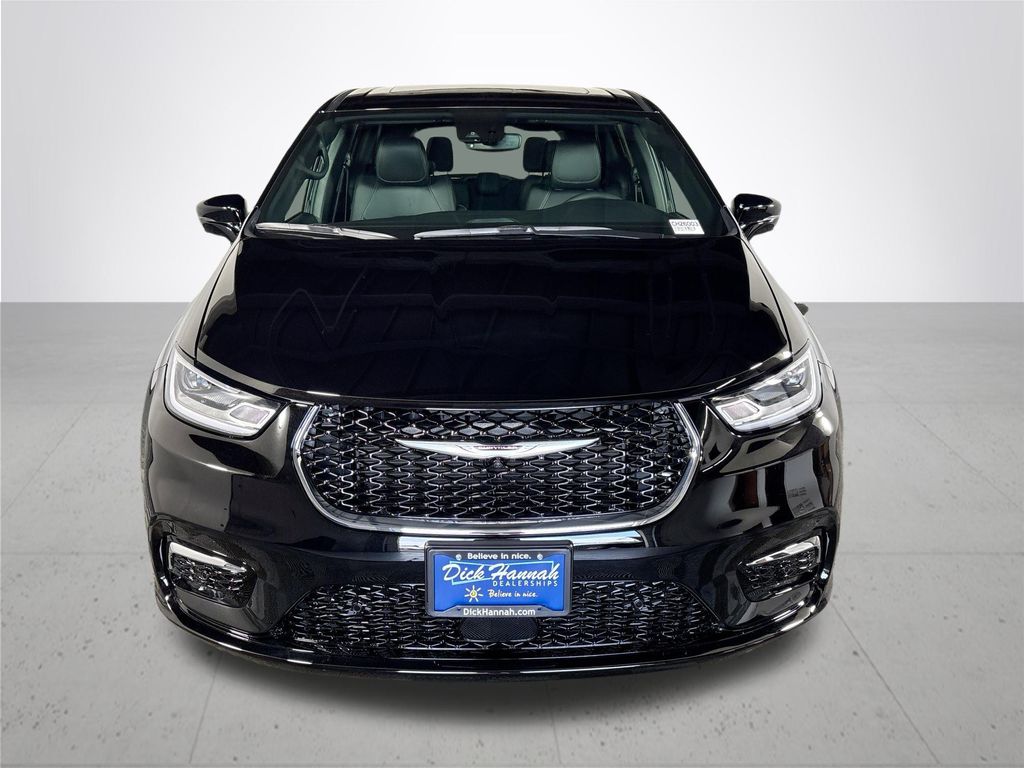 2026 Chrysler Pacifica photo 3