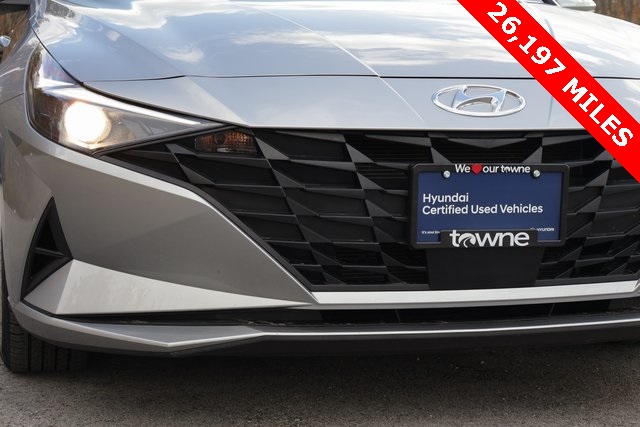 2022 Hyundai Elantra SEL Convenience photo 2