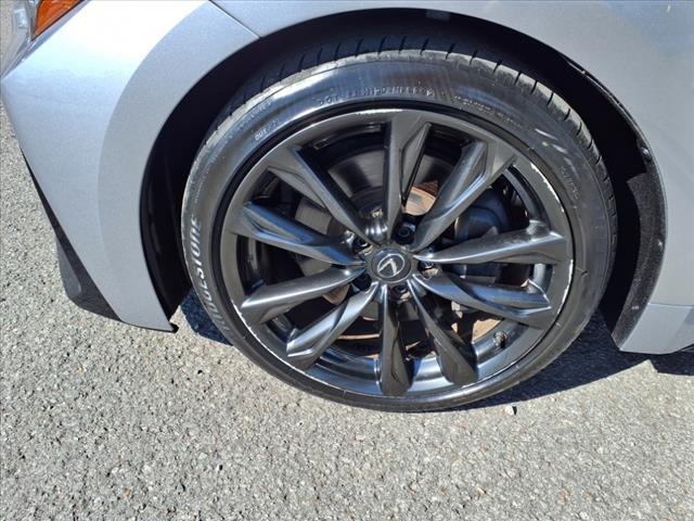 2023 Lexus IS 350 F SPORT photo 9