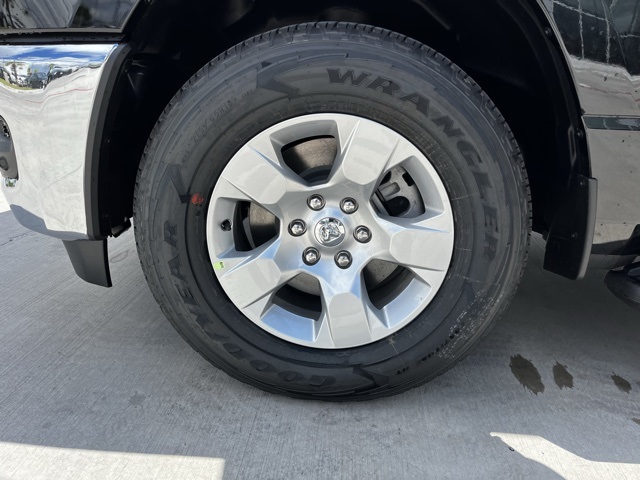 2025 Ram 1500 Tradesman photo 4