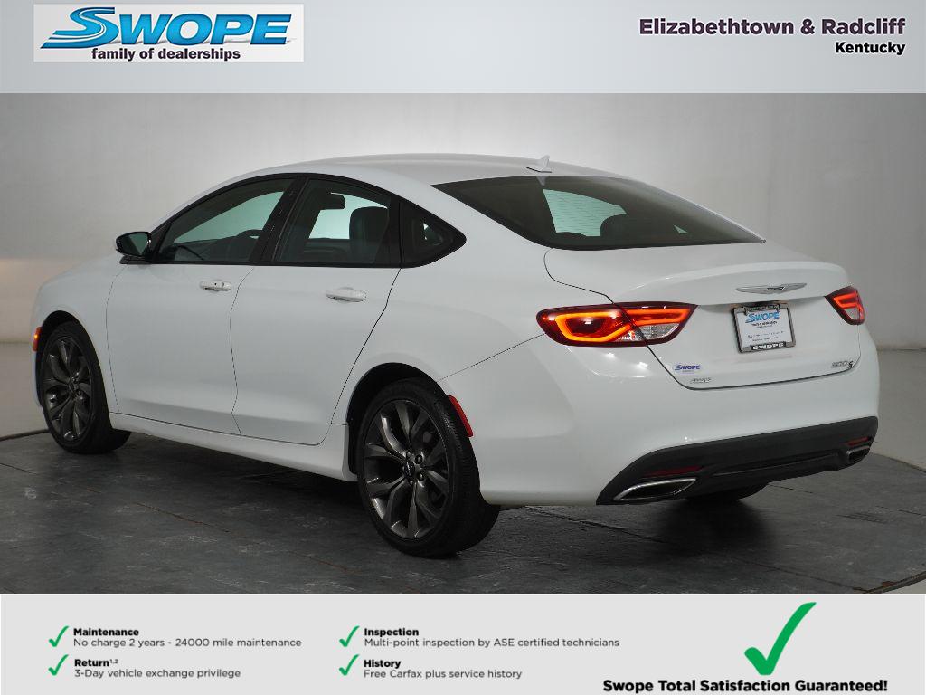 2016 Chrysler 200 S photo 3