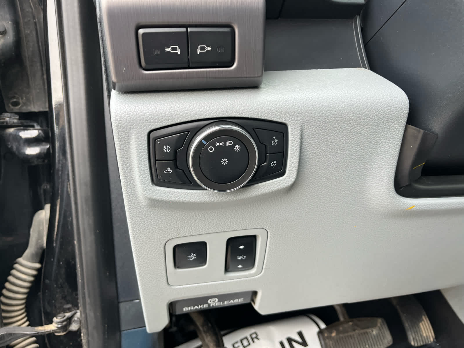 2022 Ford F-350 Limited photo 16