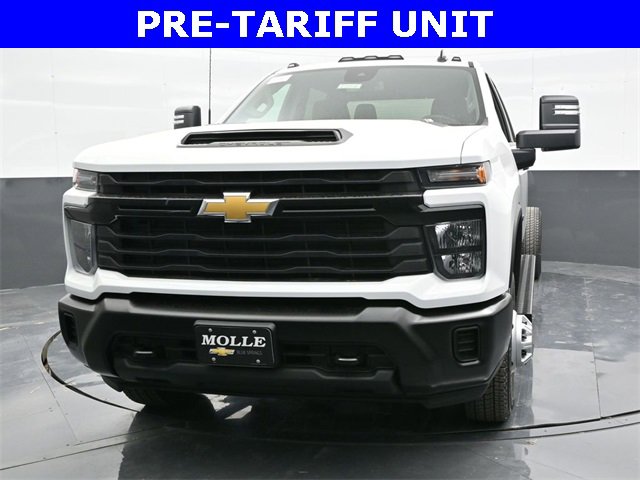 2025 Chevrolet Silverado 3500HD Work Truck photo 2