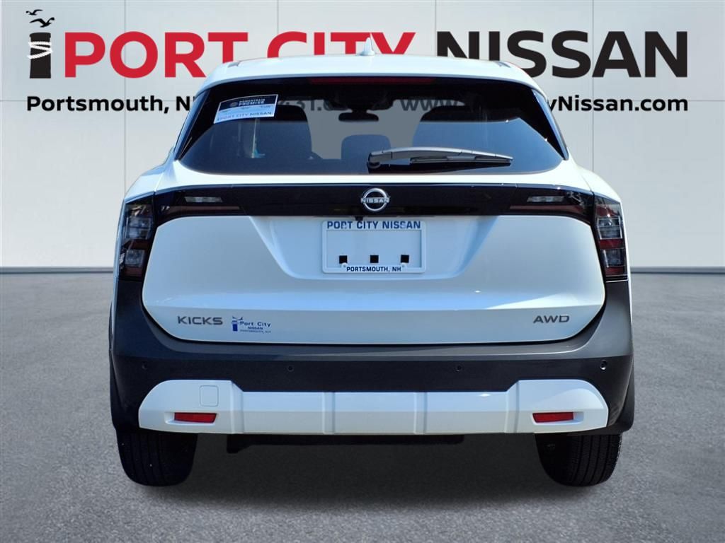 2025 Nissan Kicks SV photo 9