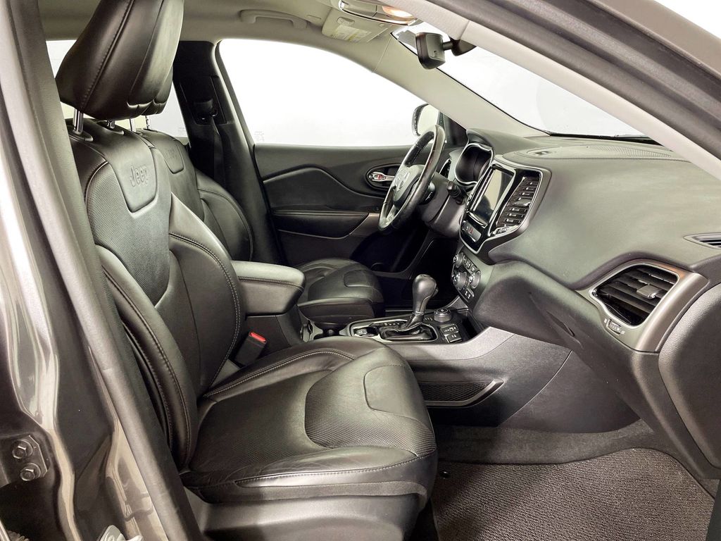 2020 Jeep Cherokee Limited photo 26