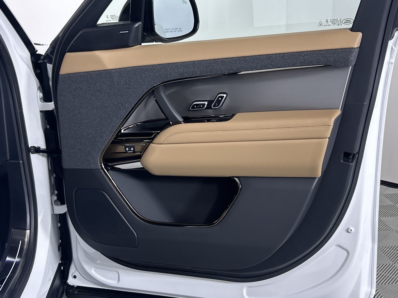 2025 Land Rover Range Rover Sport SE photo 29
