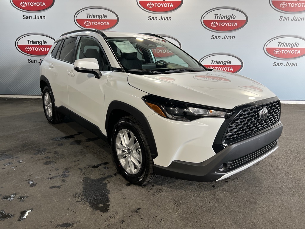 2025 Toyota Corolla Cross LE photo 2