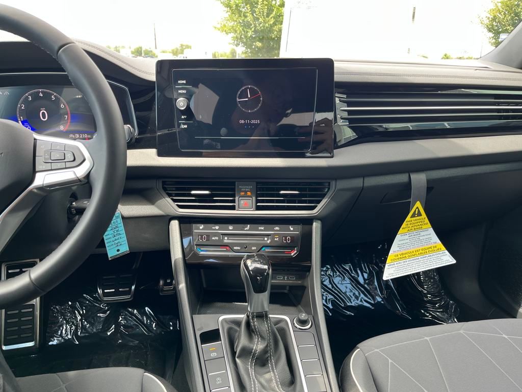 2025 Volkswagen Jetta 1.5T Sport photo 11