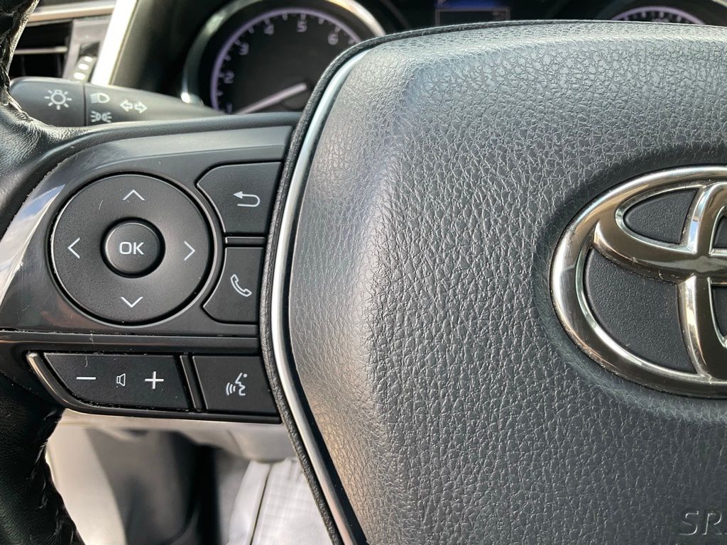 2020 Toyota Camry SE photo 25