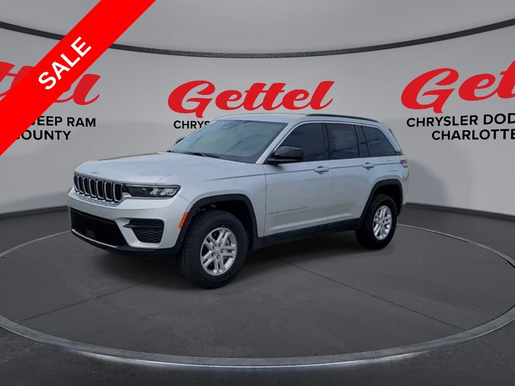 2025 Jeep Grand Cherokee Laredo photo 4