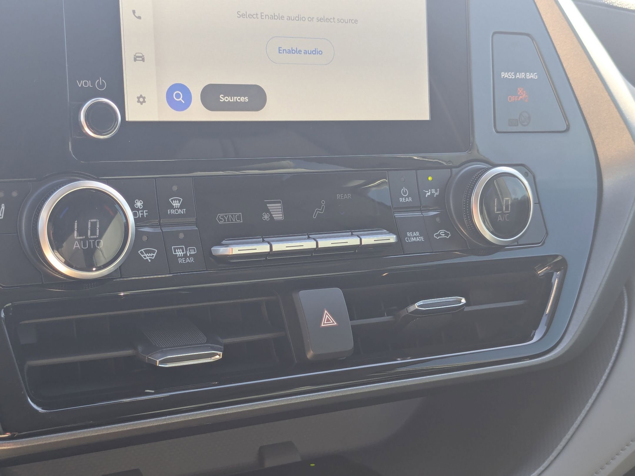 2025 Toyota Highlander XLE photo 20