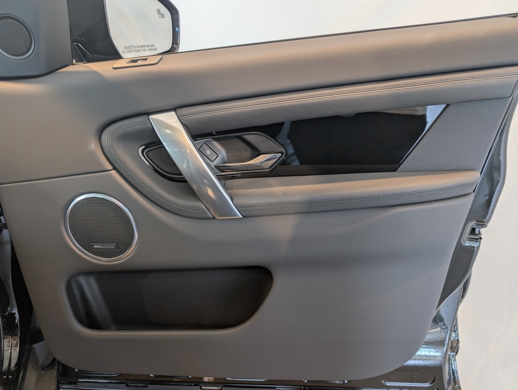 2025 Land Rover Discovery Sport S photo 23