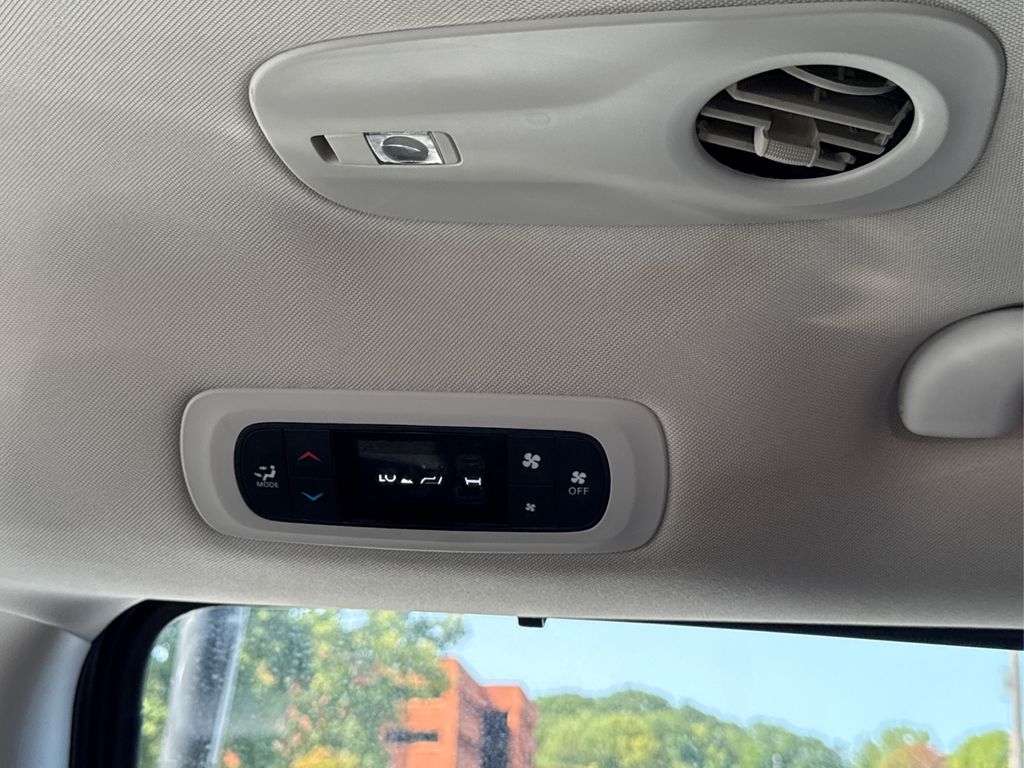 2020 Chrysler Voyager LXi photo 26