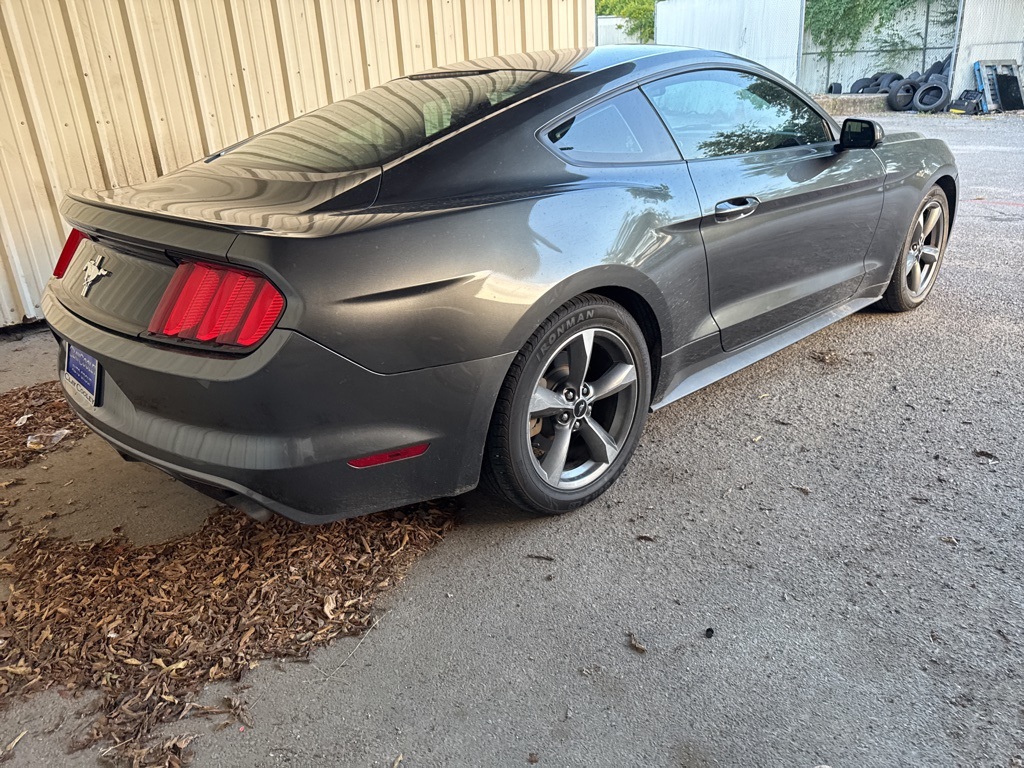 2016 Ford Mustang V6 photo 11