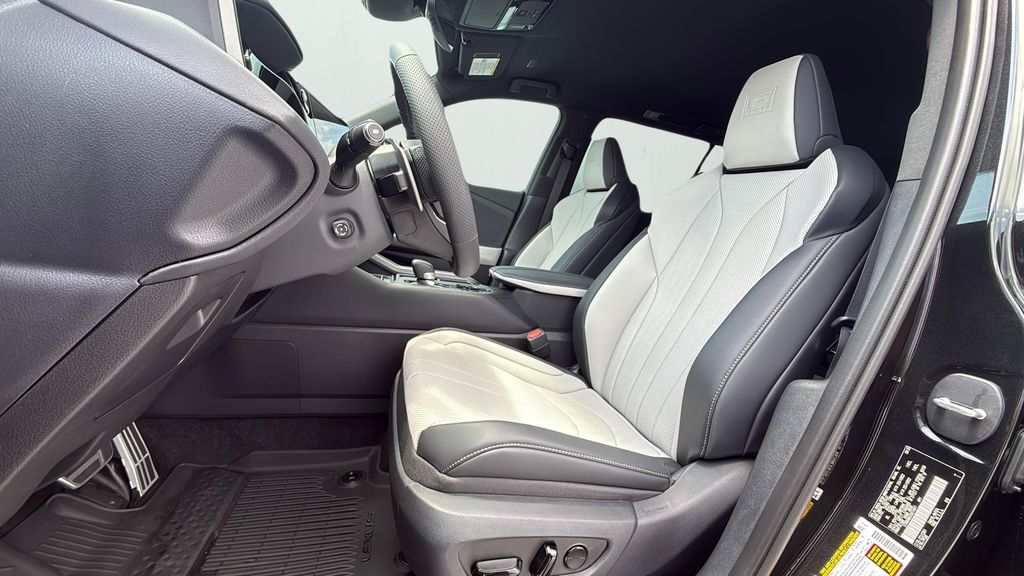 2025 Lexus TX 500h F SPORT Premium photo 16