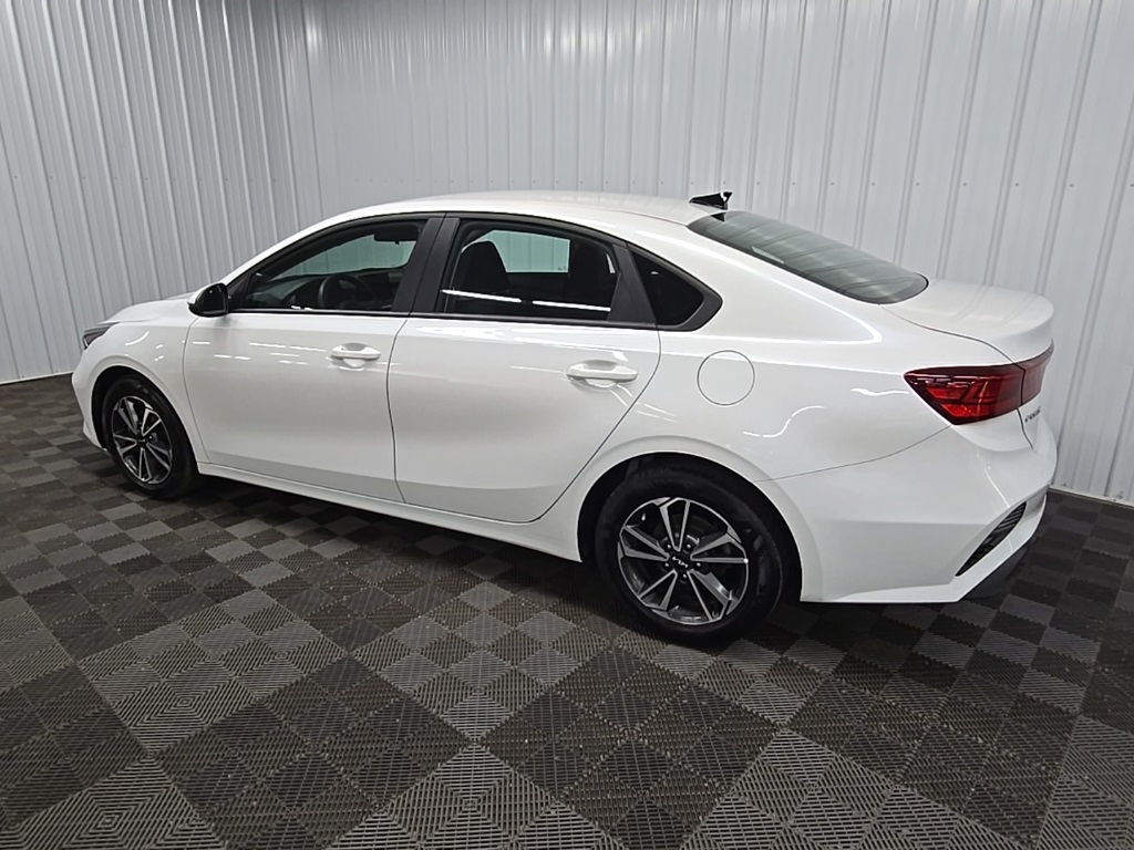 2022 Kia Forte LXS photo 4