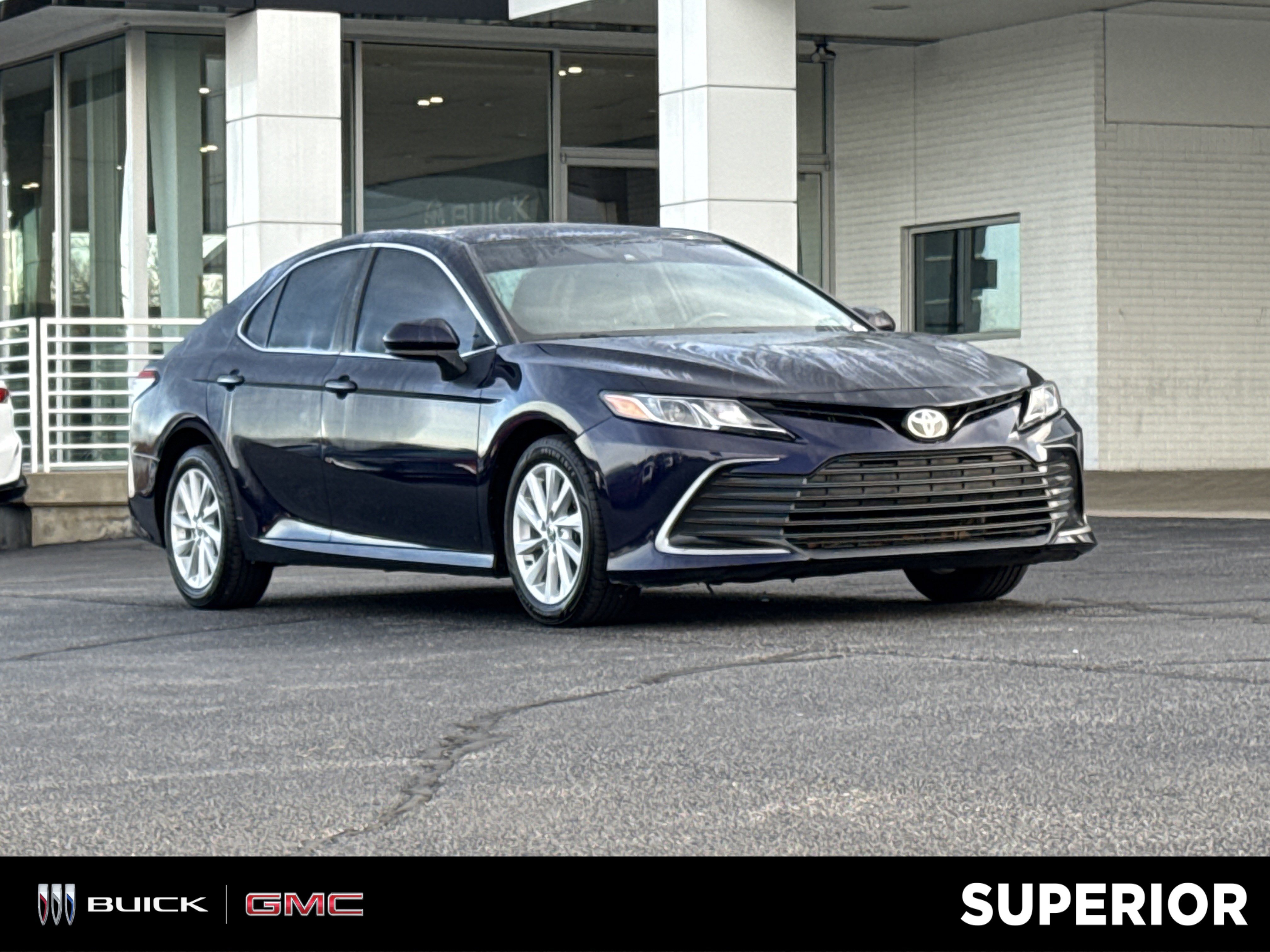 2022 Toyota Camry LE's photo