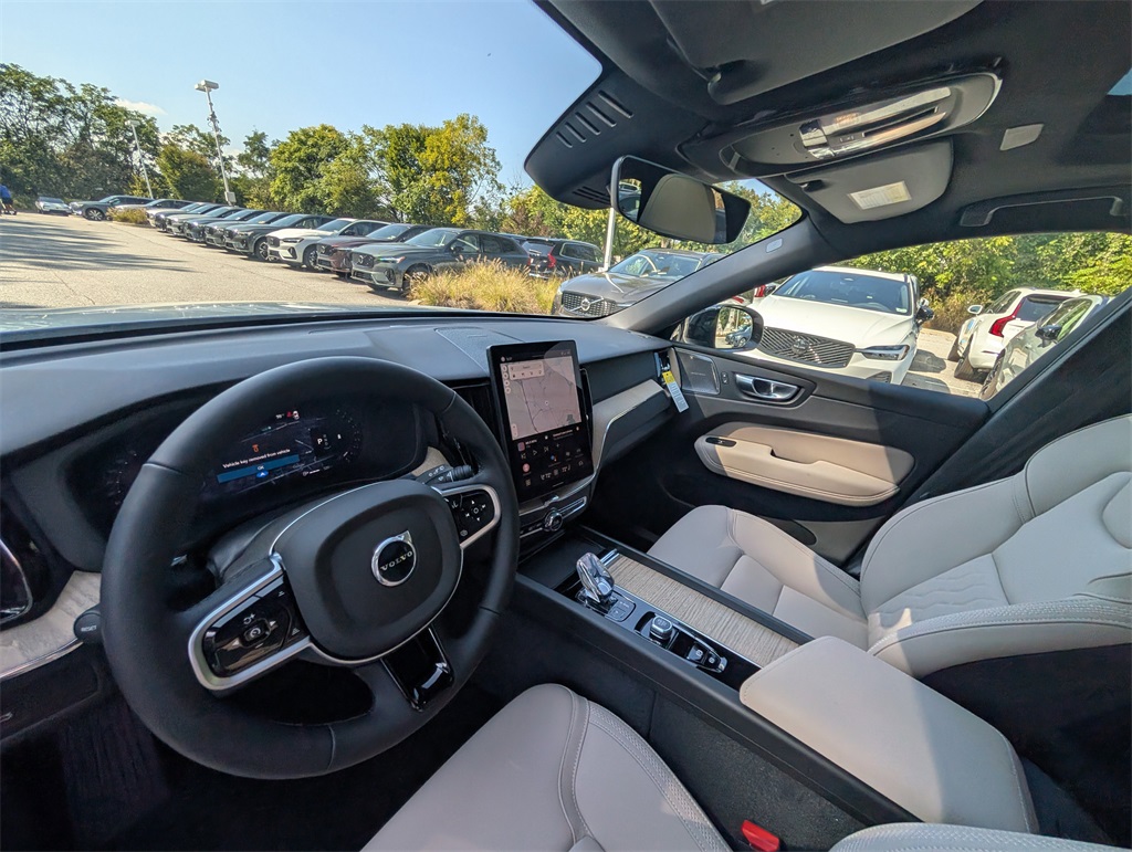 2026 Volvo XC60 B5 Plus photo 7