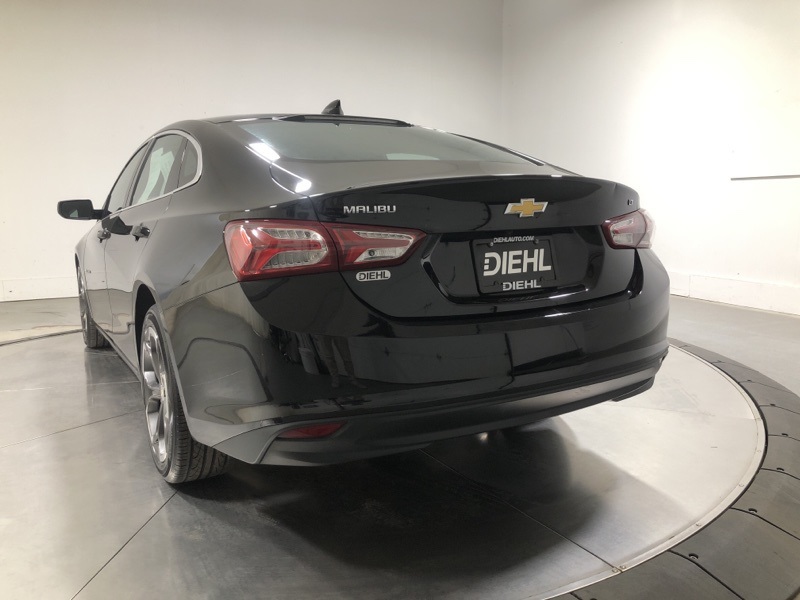 2022 Chevrolet Malibu 1LT photo 2