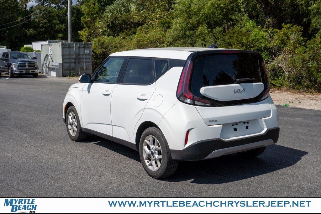 2024 Kia Soul LX photo 3