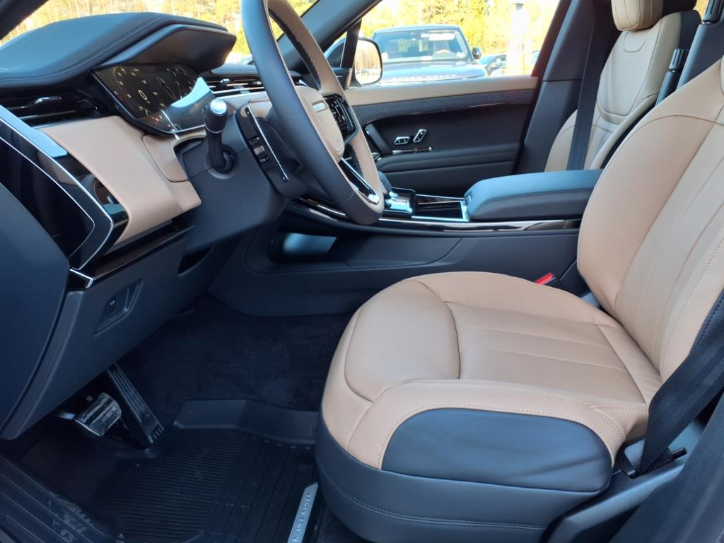 2025 Land Rover Range Rover Sport SE photo 16