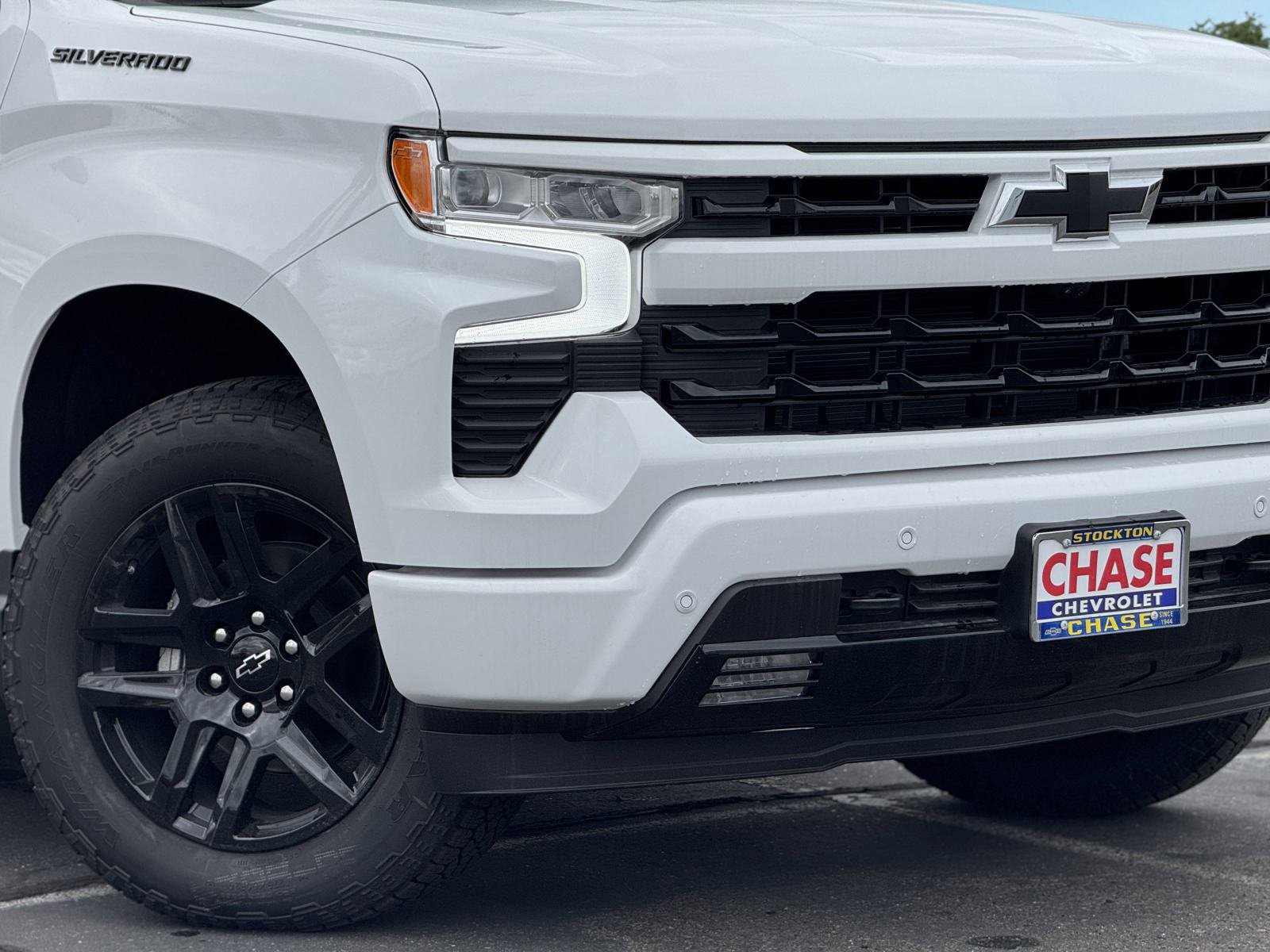 2025 Chevrolet Silverado 1500 RST photo 2