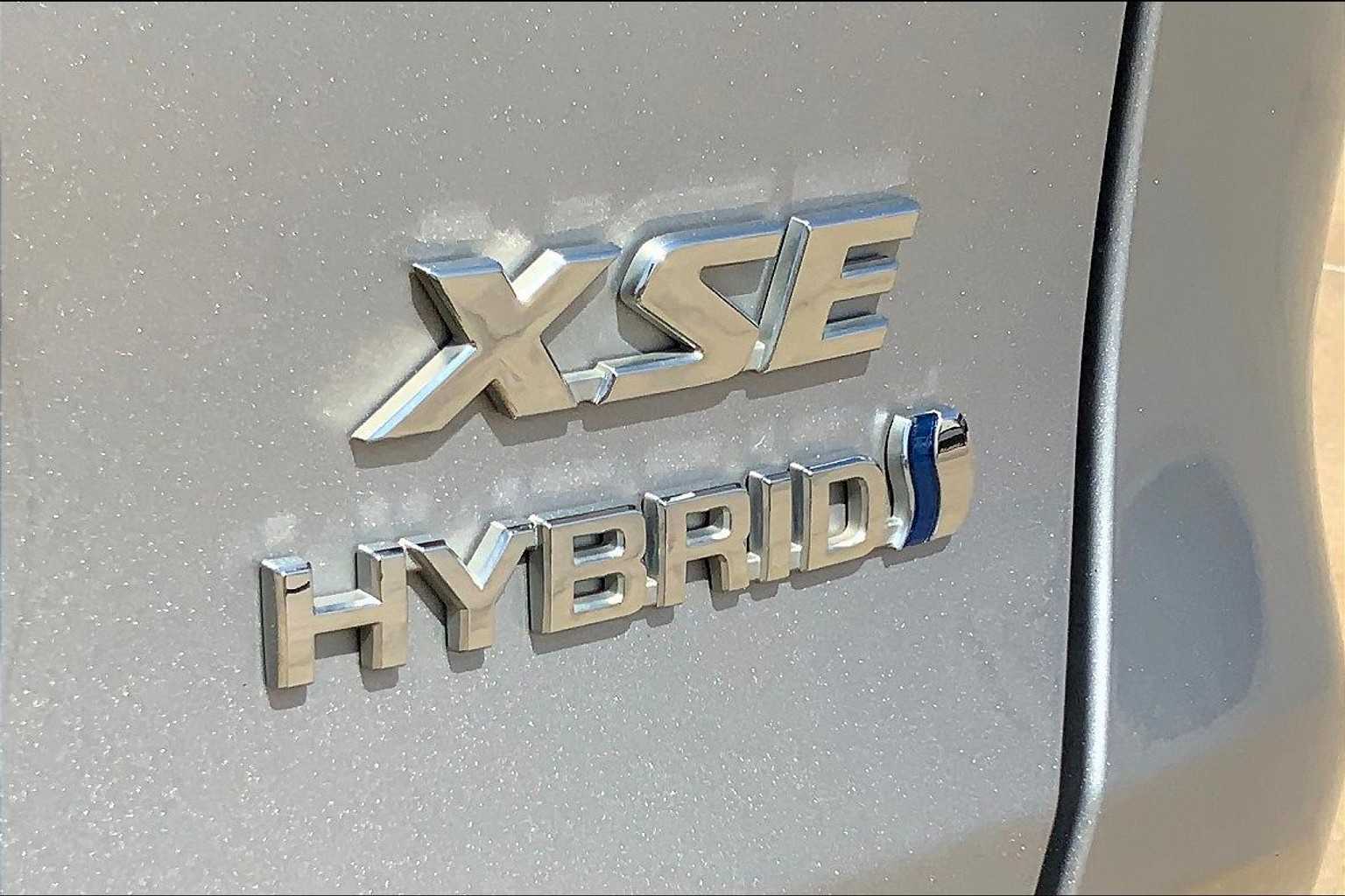 2022 Toyota RAV4 Hybrid XSE photo 9