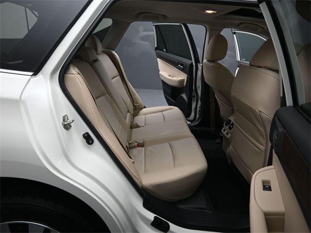 2017 SUBARU OUTBACK - Image 26