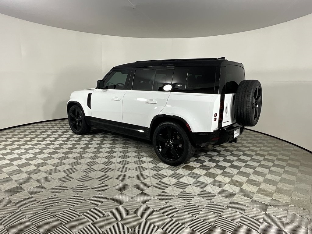 2024 Land Rover Defender 110 X-Dynamic SE photo 3