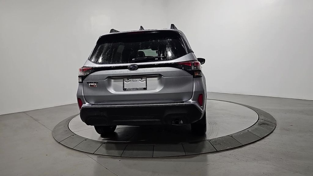 2025 Subaru Forester Premium photo 4