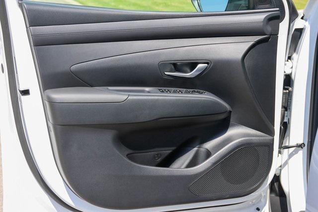 New 2025 White Hyundai SEL FWD image 8