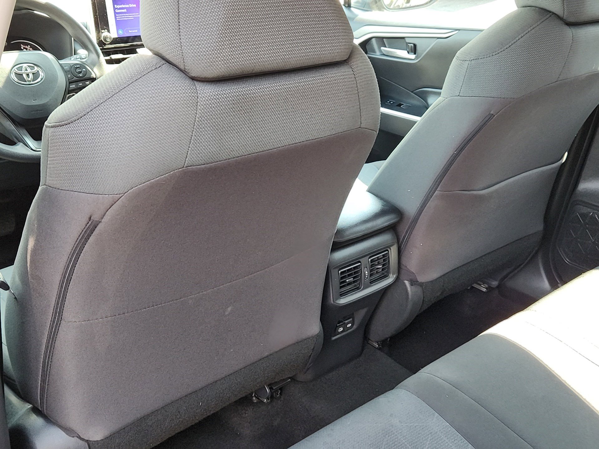 2025 Toyota RAV4 XLE photo 19