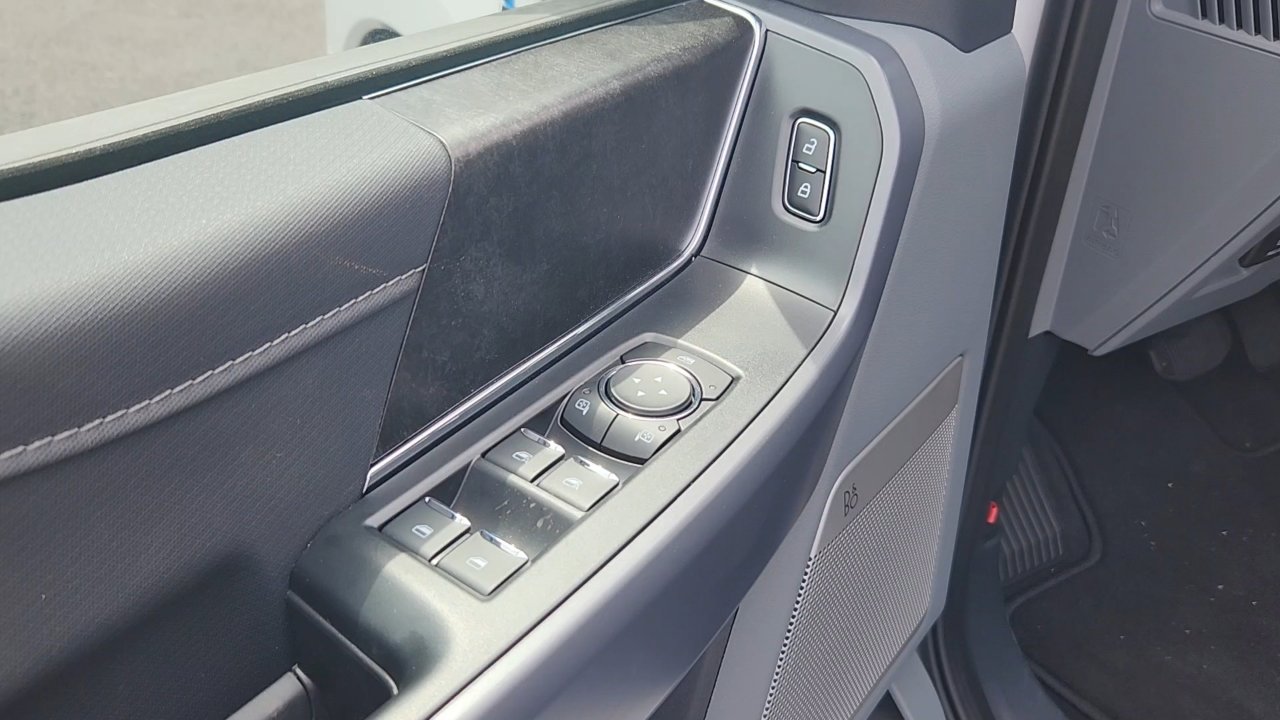 2025 Ford F-150 Lightning photo 7