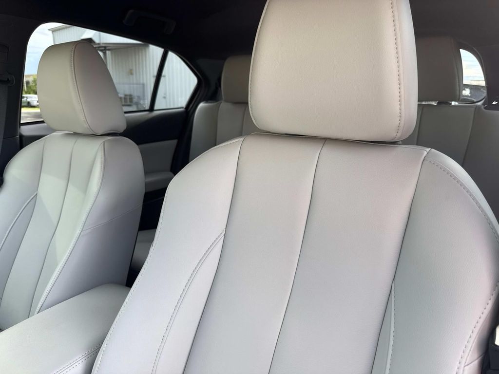 2025 Mitsubishi Eclipse Cross SEL photo 21