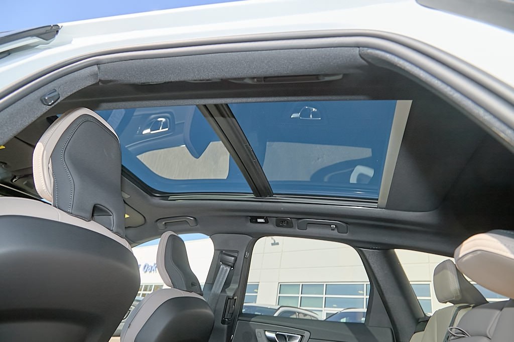 2026 VOLVO XC60 - Image 26