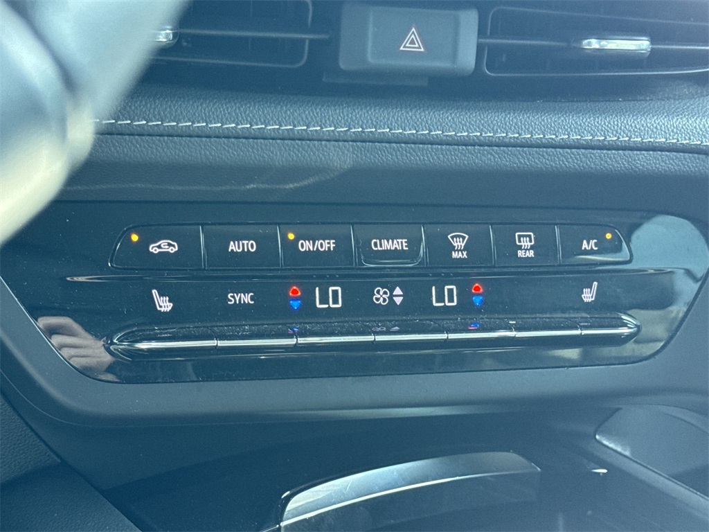 2023 Buick Envision Essence photo 24