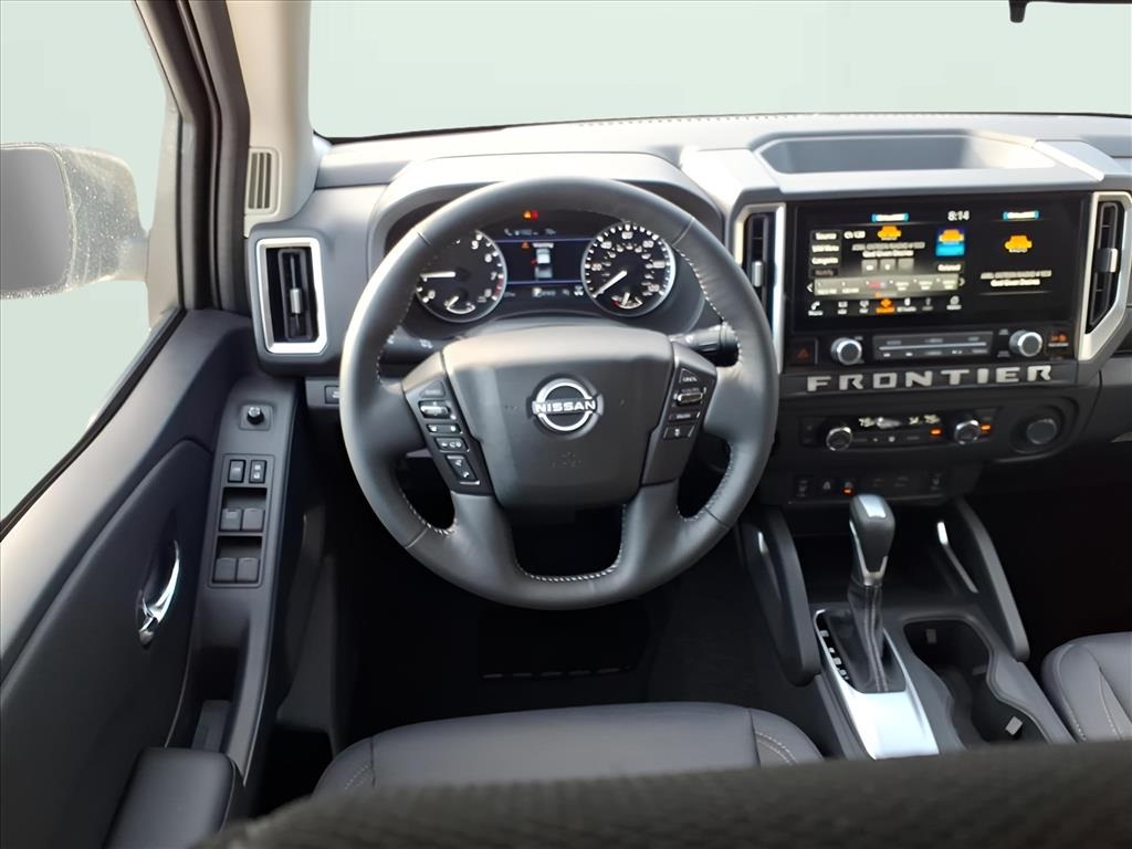 2025 Nissan Frontier SV photo 14
