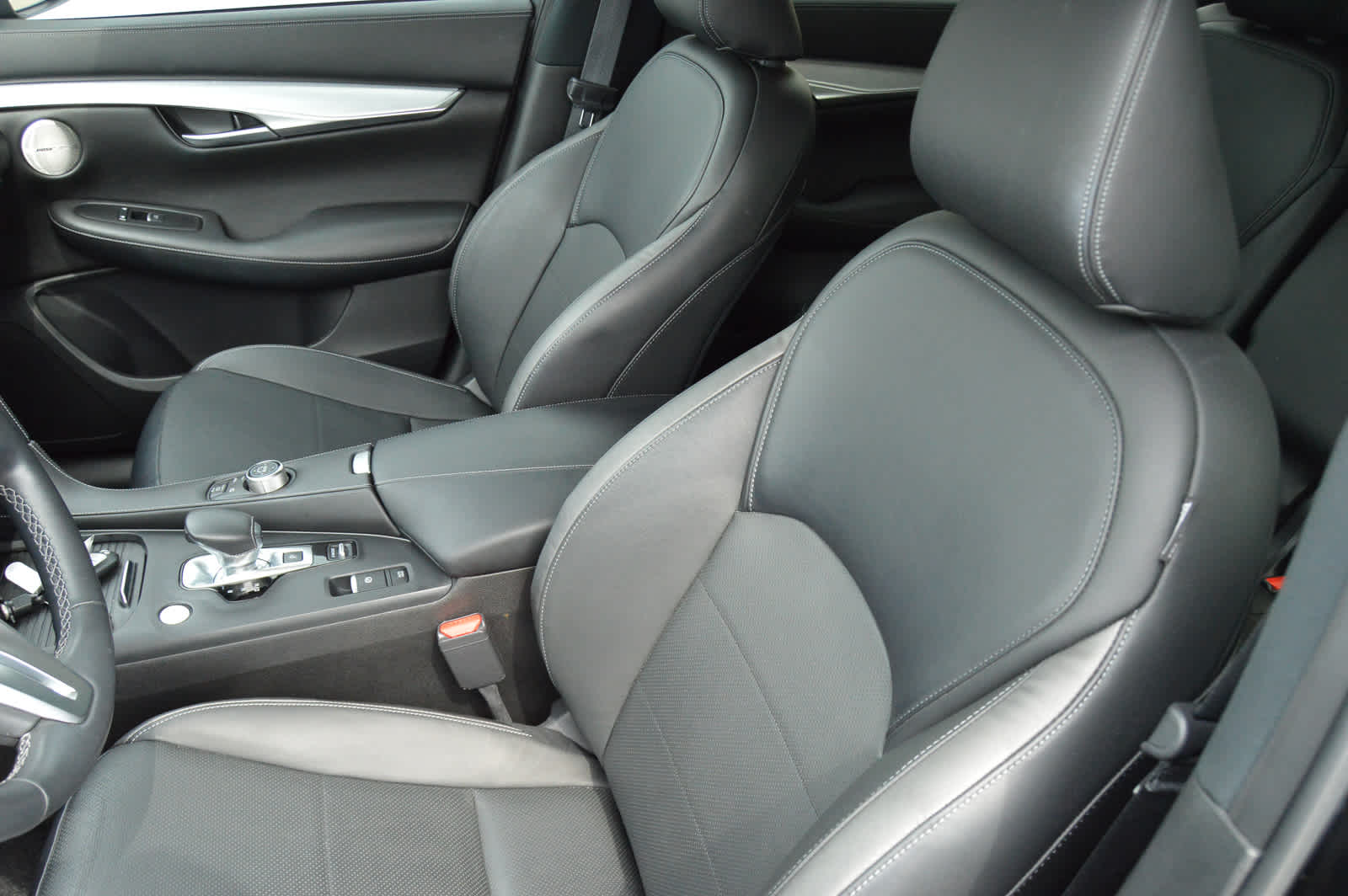 2022 Infiniti QX50 Essential photo 8