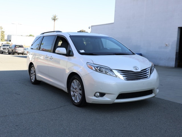 2015 Toyota Sienna Limited's photo