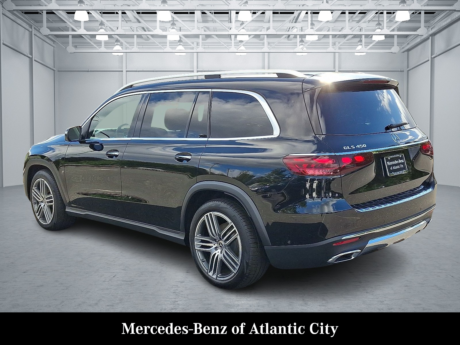 2025 Mercedes Benz GLS 450 4MATIC photo 2